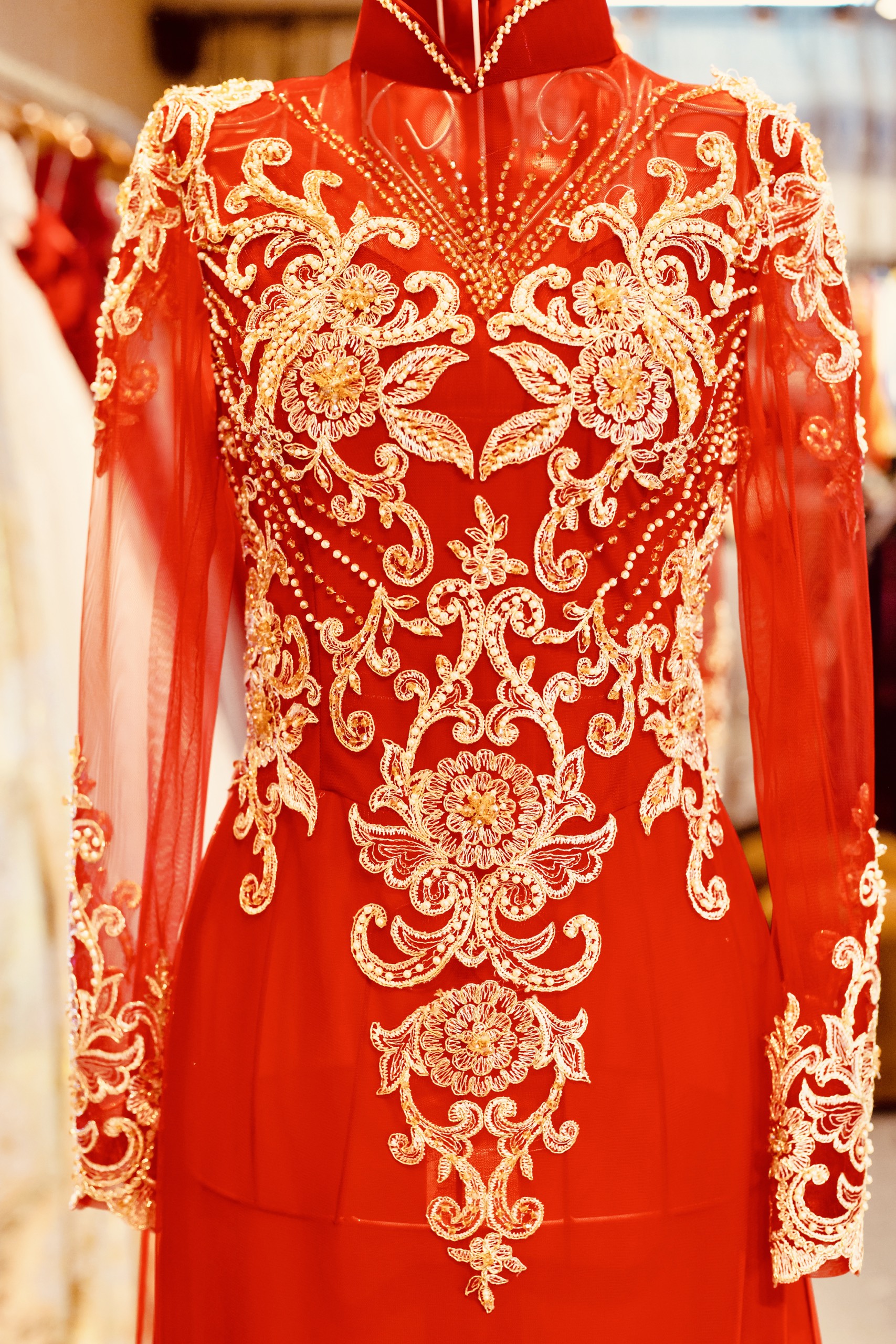 áo dài cưới đỏ ren vàng 